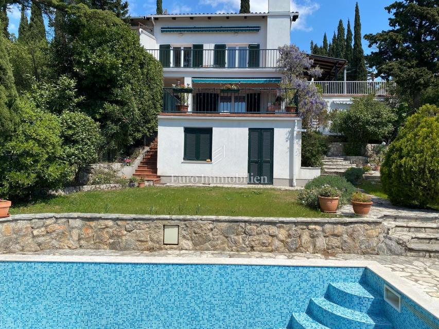 Splendida Casa Familiare dallo Stile Autentico