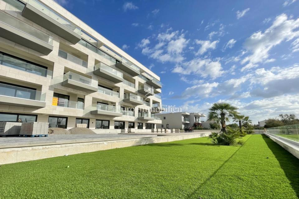 Appartamento moderno in prima fila sul mare – vicino a Traù