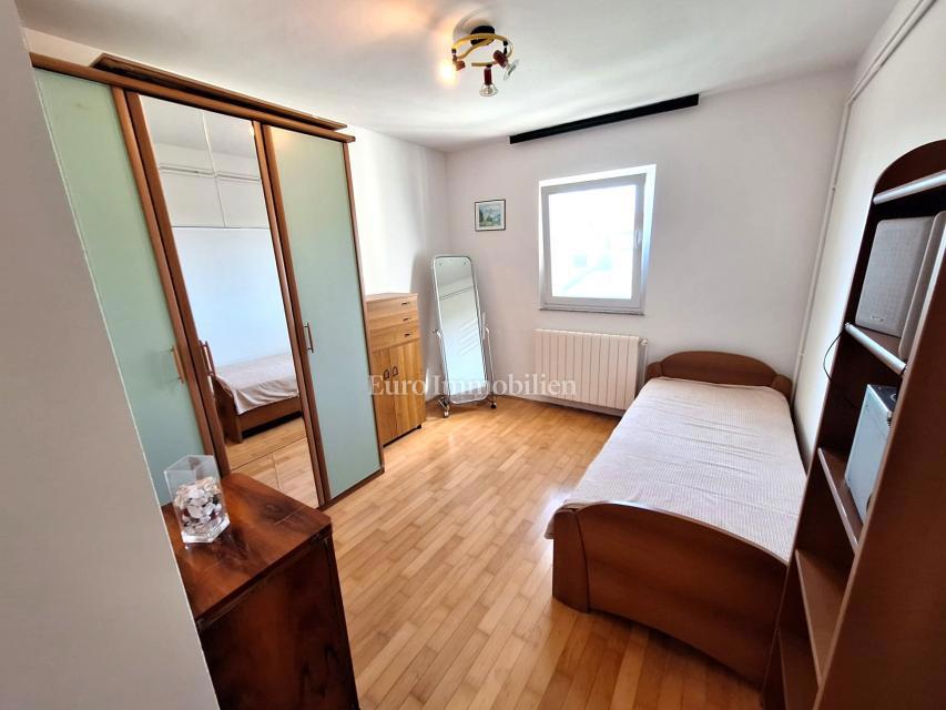 Città di Krk, Appartamento con terrazza a 300 m dal mare