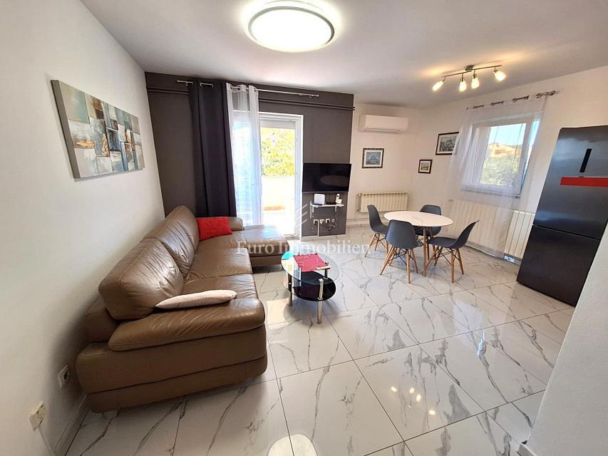 Città di Krk, Appartamento con terrazza a 300 m dal mare