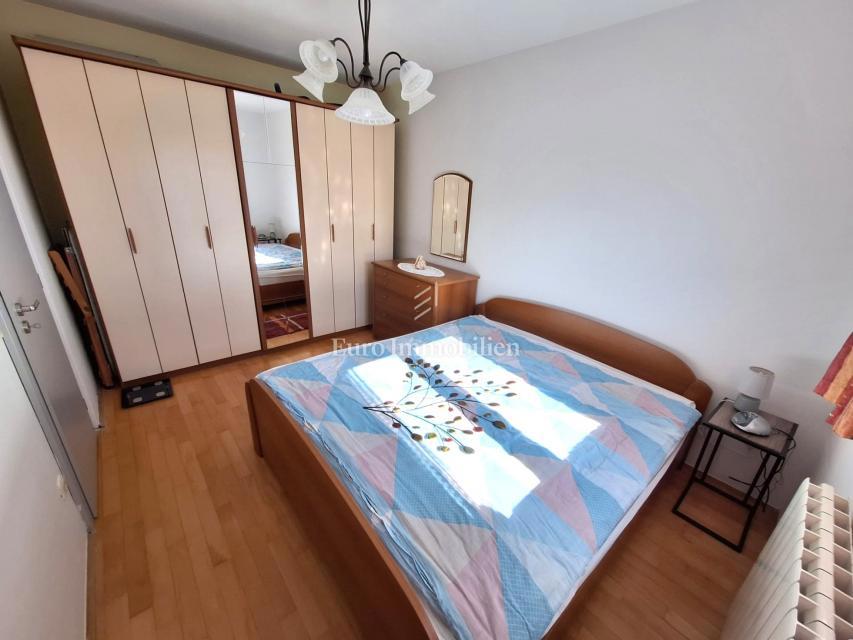 Città di Krk, Appartamento con terrazza a 300 m dal mare