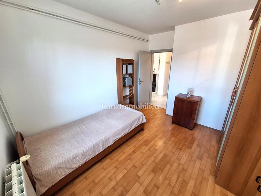 Città di Krk, Appartamento con terrazza a 300 m dal mare