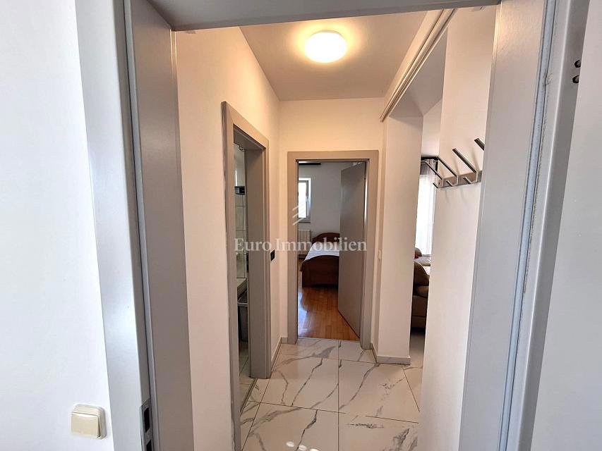 Città di Krk, Appartamento con terrazza a 300 m dal mare