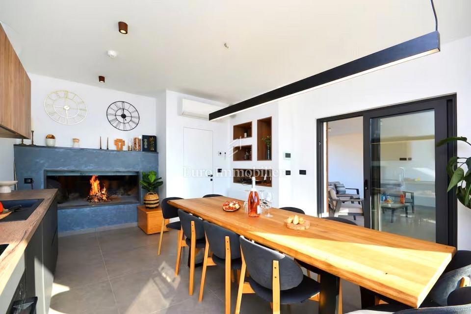 Villa di lusso con piscina e vista panoramica