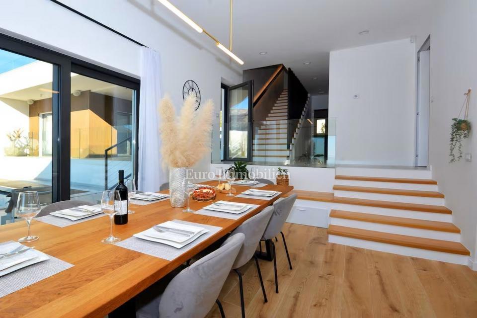 Villa di lusso con piscina e vista panoramica