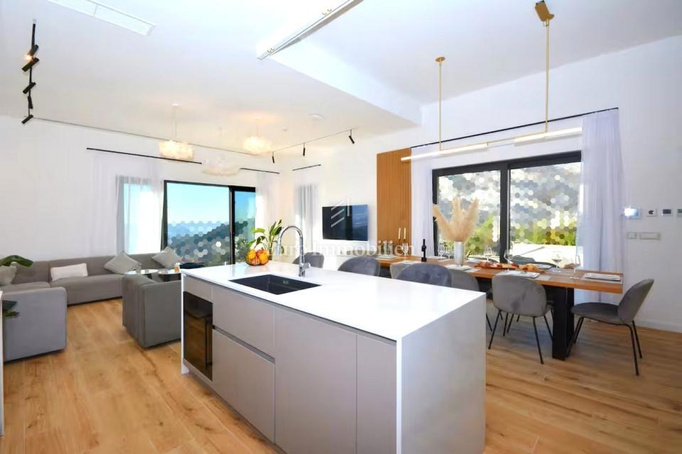 Villa di lusso con piscina e vista panoramica