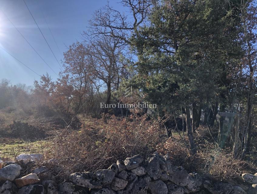 Isola di Krk, terreno edificabile vicino a Malinska