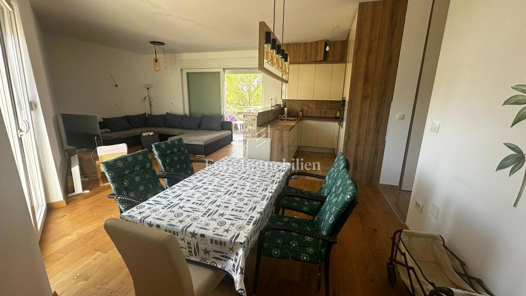 Brodarica, appartamento spazioso, a 50 m dal mare