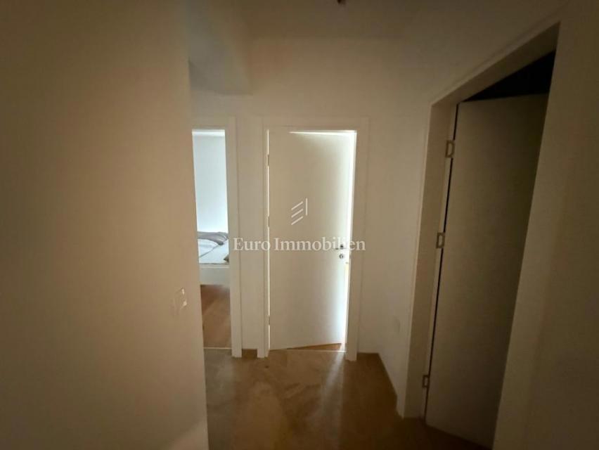 Brodarica, appartamento spazioso, a 50 m dal mare