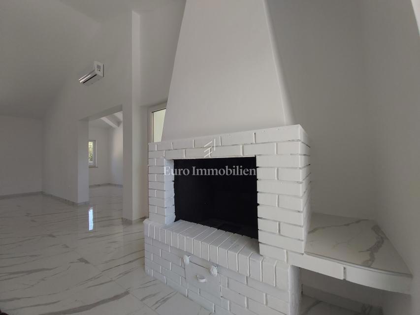 Casa con 3 appartamenti e piscina vicino al mare