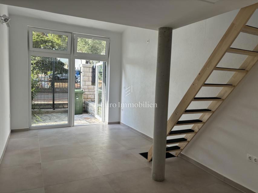 Casa con 3 appartamenti e piscina vicino al mare