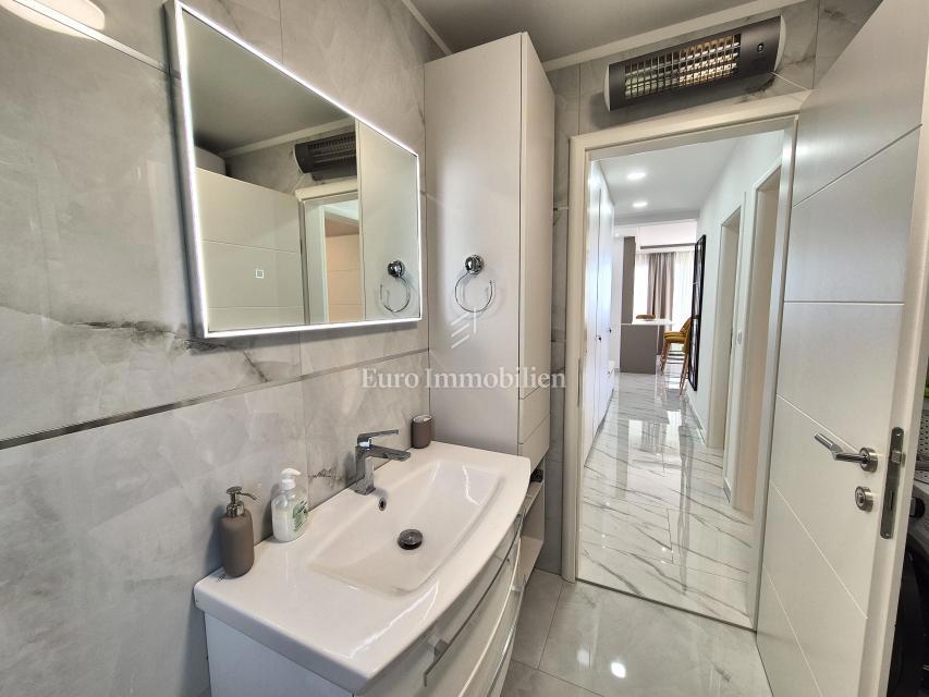 Appartamento arredato con vista mare aperta