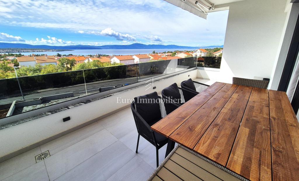 Appartamento arredato con vista mare aperta