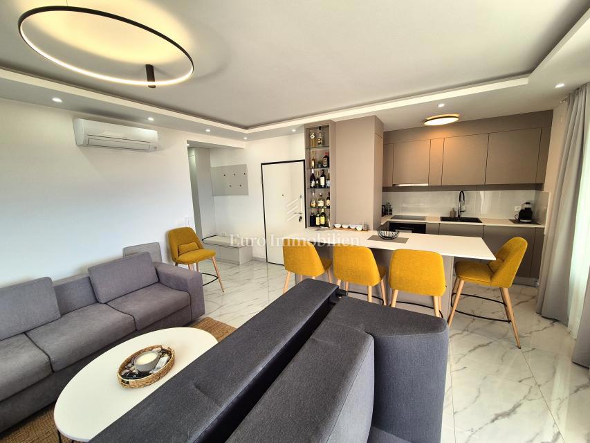 Appartamento arredato con vista mare aperta