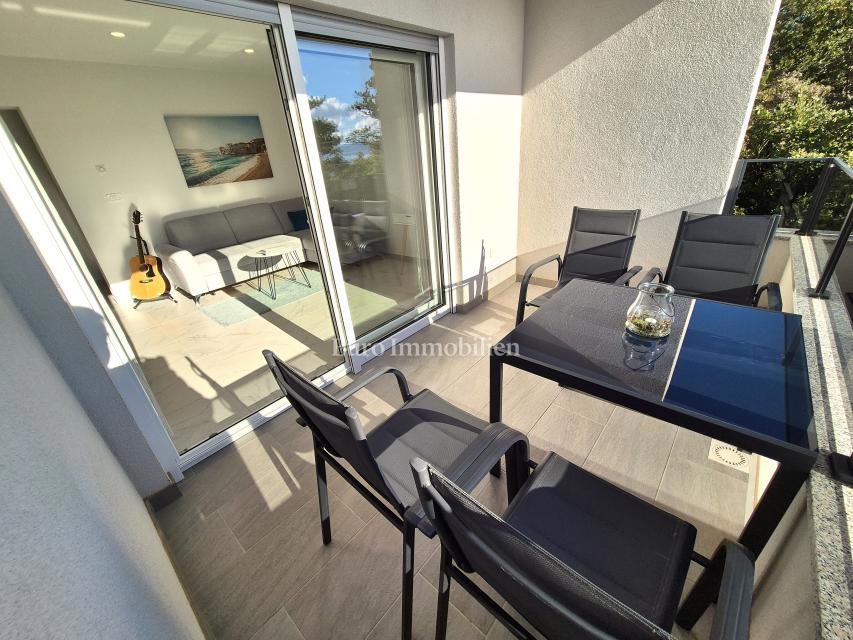 Nuovo edificio con vista mare