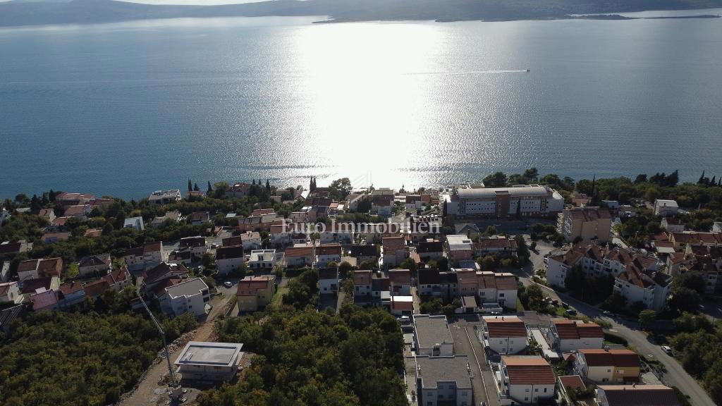 Nuovo edificio con vista mare