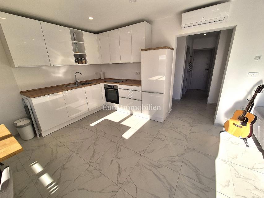 Nuovo edificio con vista mare