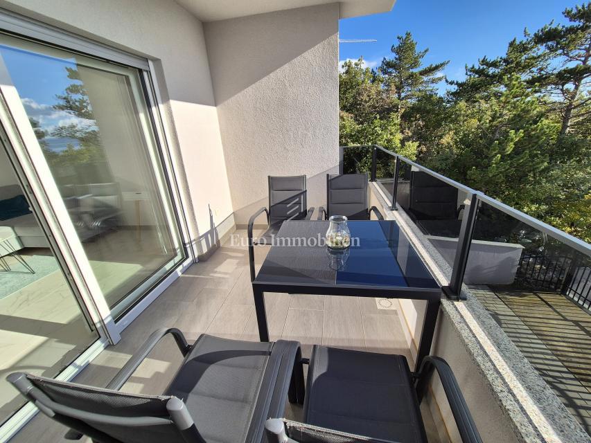 Nuovo edificio con vista mare