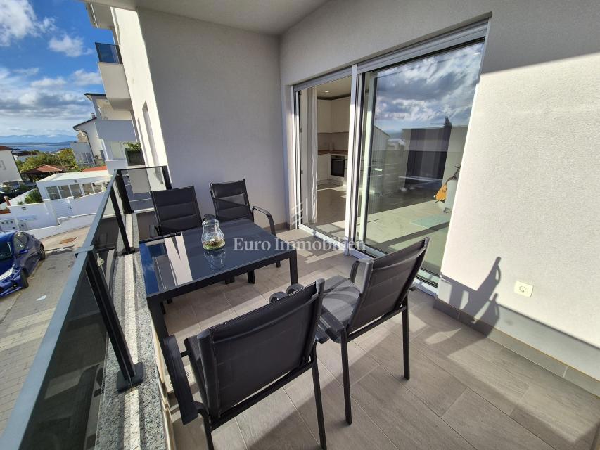 Nuovo edificio con vista mare