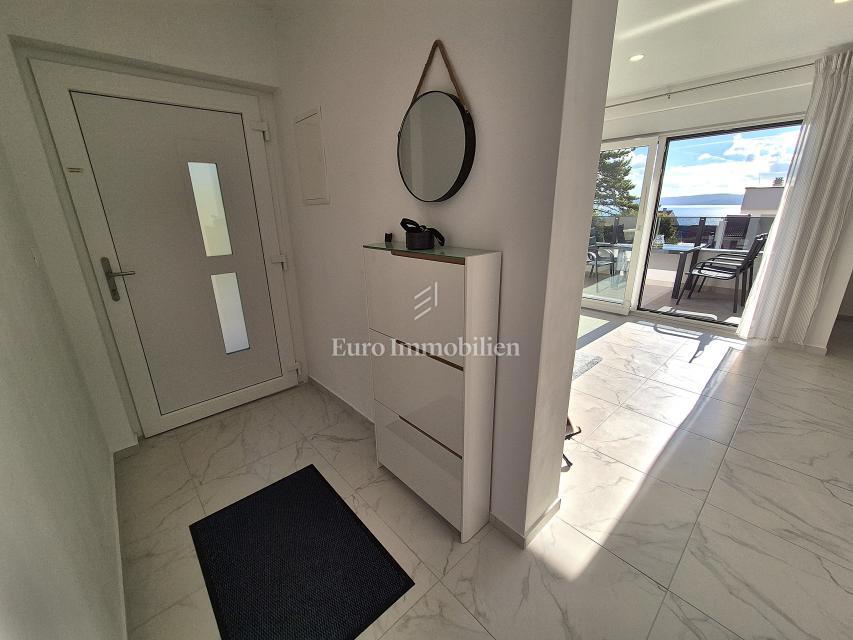 Nuovo edificio con vista mare