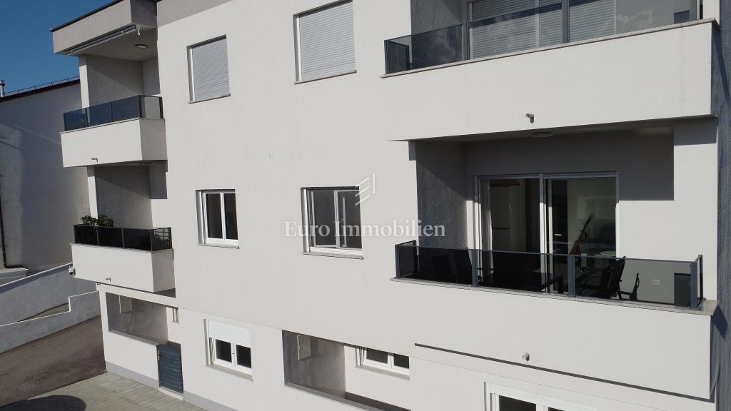 Nuovo edificio con vista mare