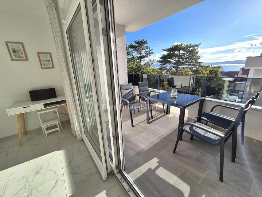 Nuovo edificio con vista mare