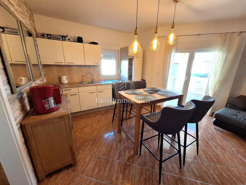 Malinska – due appartamenti con giardino e parcheggio