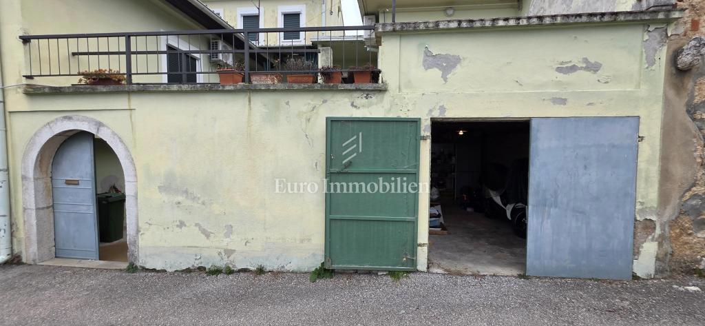 Casa con potenziale di investimento | Entroterra di Crikvenica
