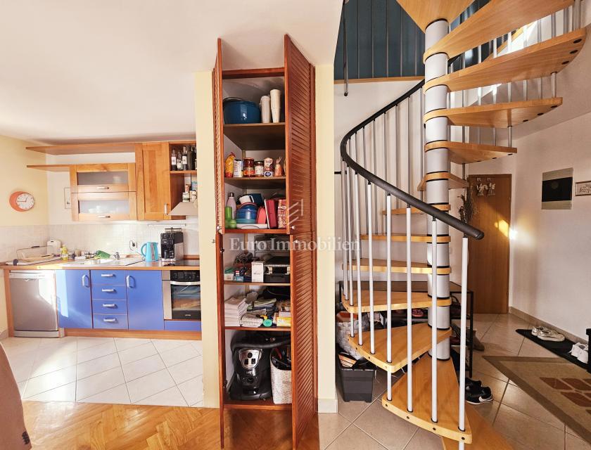 Malinska – appartamento con vista mare, posizione tranquilla