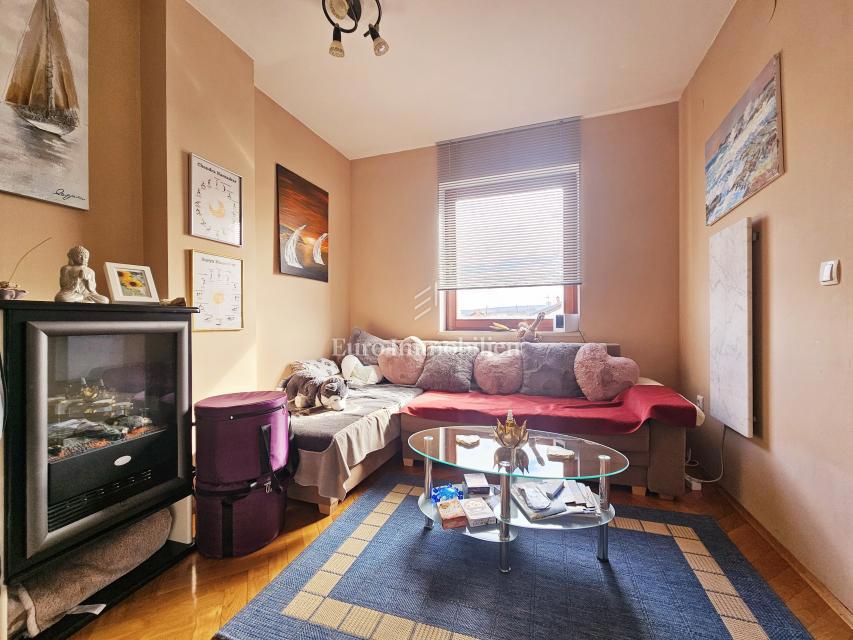 Malinska – appartamento con vista mare, posizione tranquilla