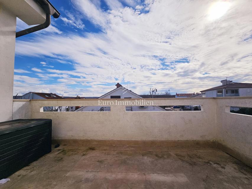 Malinska – appartamento con vista mare, posizione tranquilla