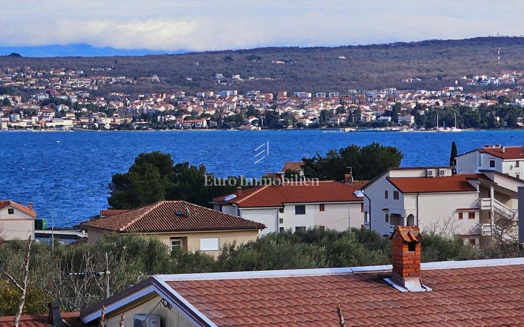 Malinska – appartamento con vista mare, posizione tranquilla