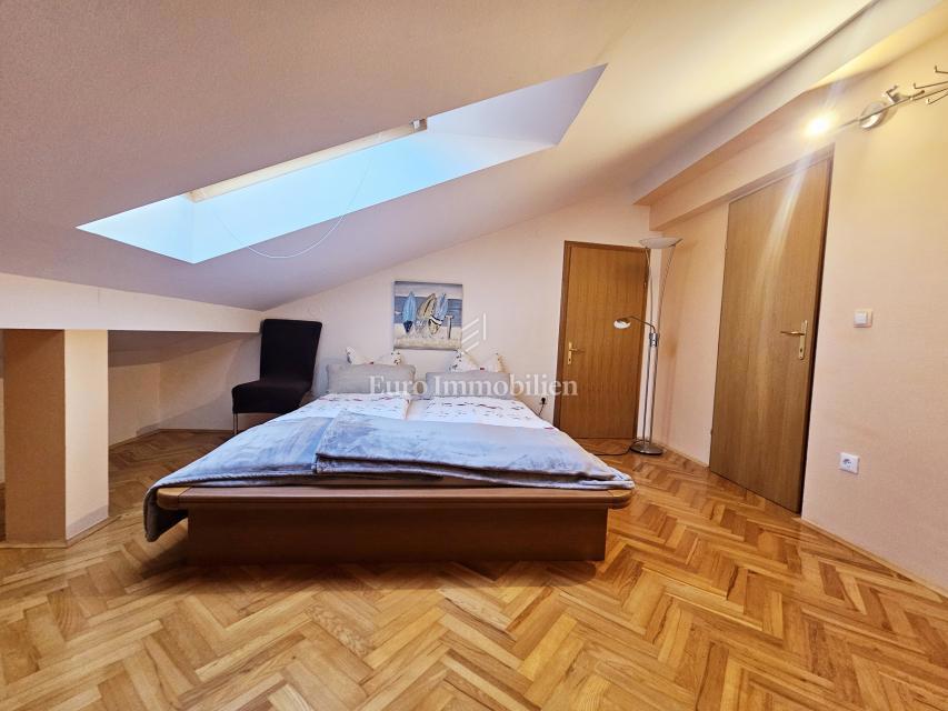 Malinska – appartamento con vista mare, posizione tranquilla