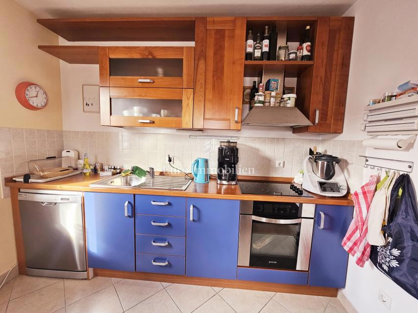 Malinska – appartamento con vista mare, posizione tranquilla