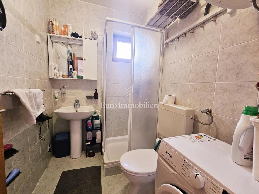 Malinska – appartamento con vista mare, posizione tranquilla