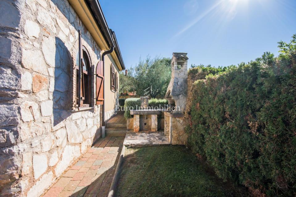 Casa a un piano con giardino e vista panoramica sul mare - Parenzo