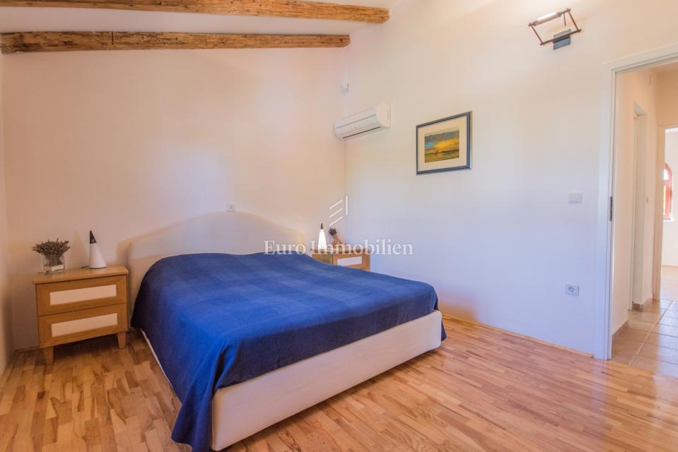 Casa a un piano con giardino e vista panoramica sul mare - Parenzo