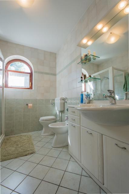 Casa a un piano con giardino e vista panoramica sul mare - Parenzo