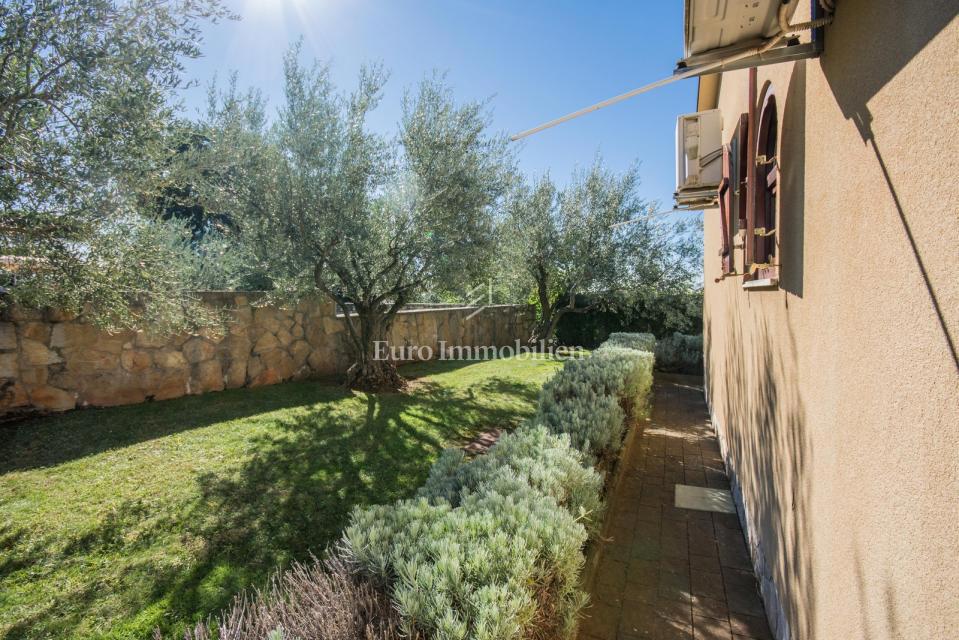 Casa a un piano con giardino e vista panoramica sul mare - Parenzo