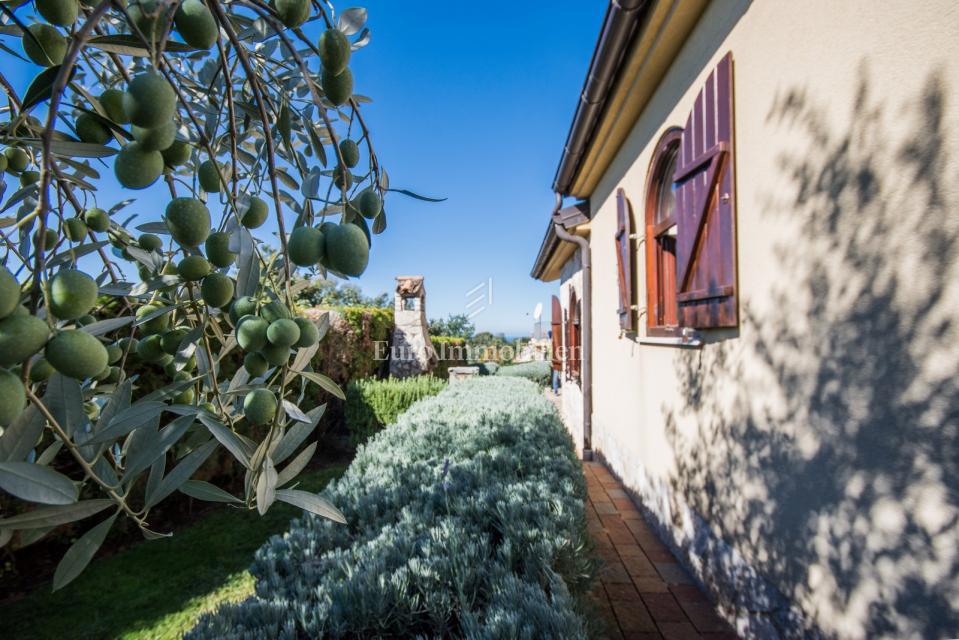 Casa a un piano con giardino e vista panoramica sul mare - Parenzo