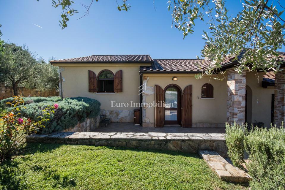 Casa a un piano con giardino e vista panoramica sul mare - Parenzo