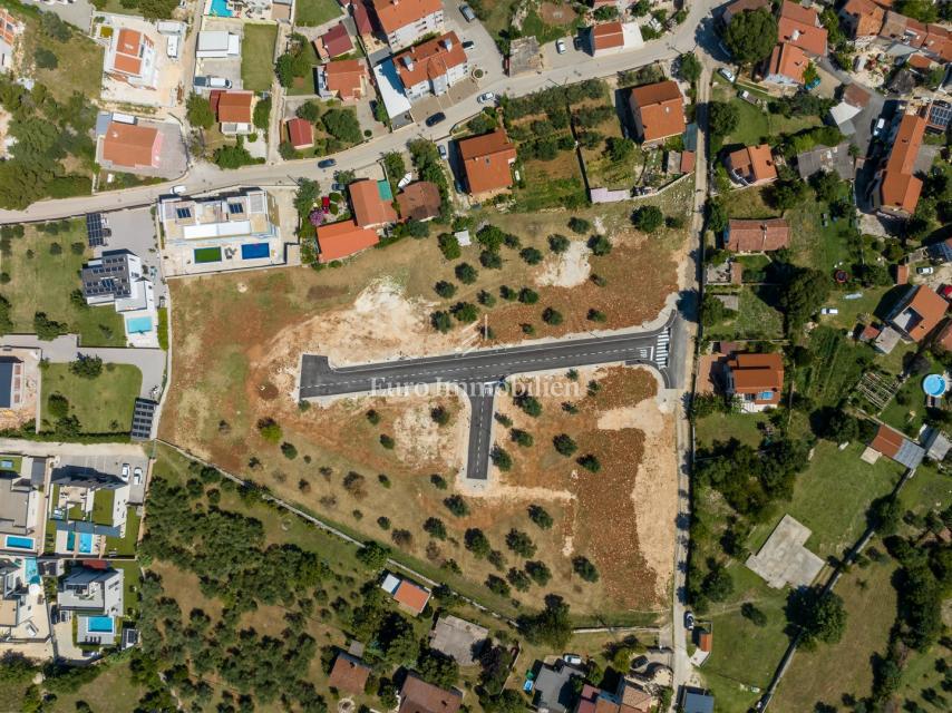 Istria, Peroj – Terreno edificabile con infrastrutture