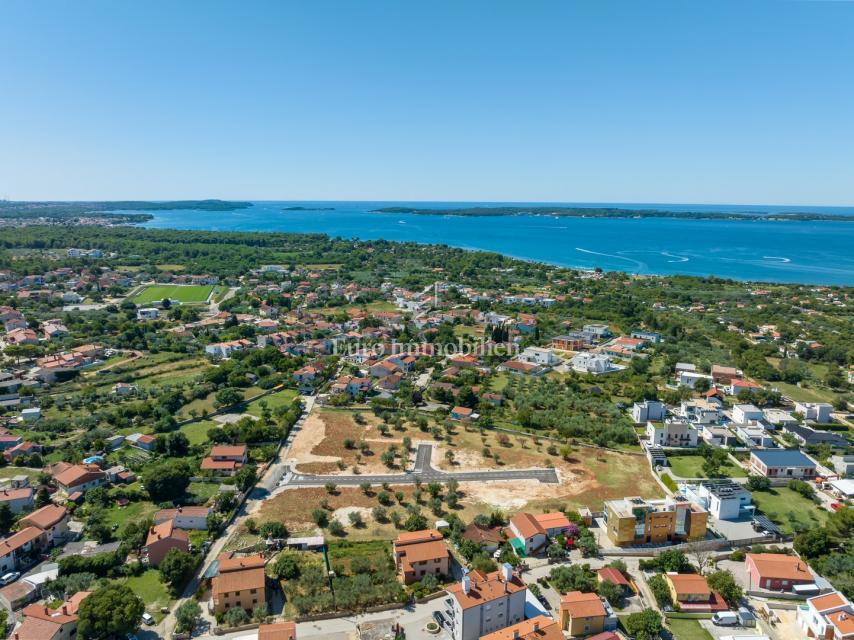 Istria, Peroj – Terreno edificabile con infrastrutture