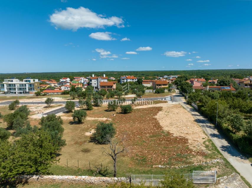 Istria, Peroj – Terreno edificabile con infrastrutture