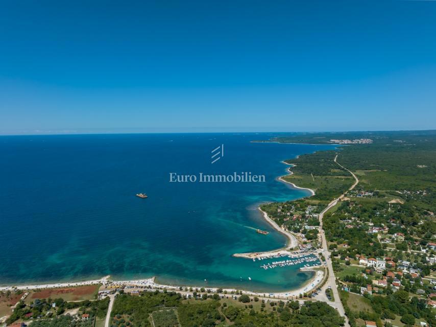 Istria, Peroj – Terreno edificabile con infrastrutture