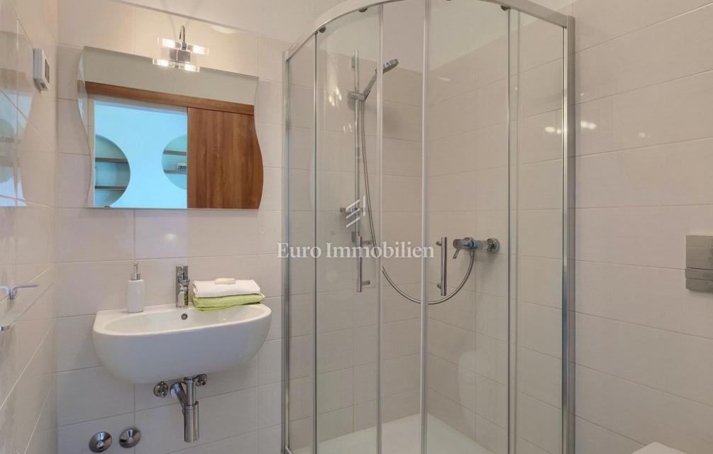 Istria - villa moderna con piscina e ampio giardino