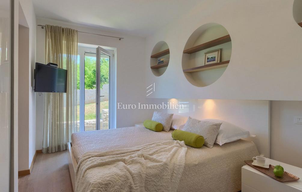 Istria - villa moderna con piscina e ampio giardino