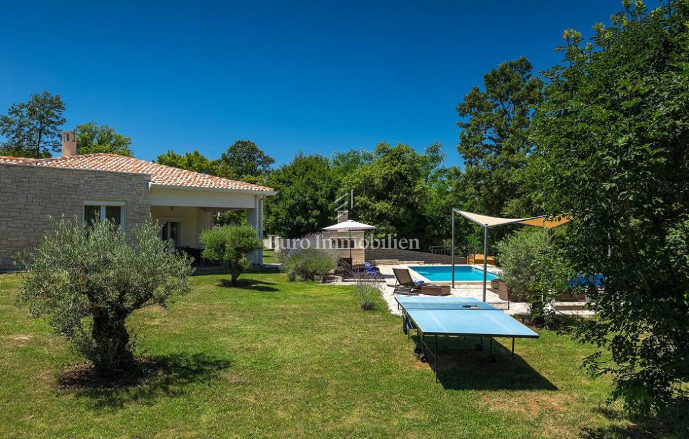 Istria - villa moderna con piscina e ampio giardino
