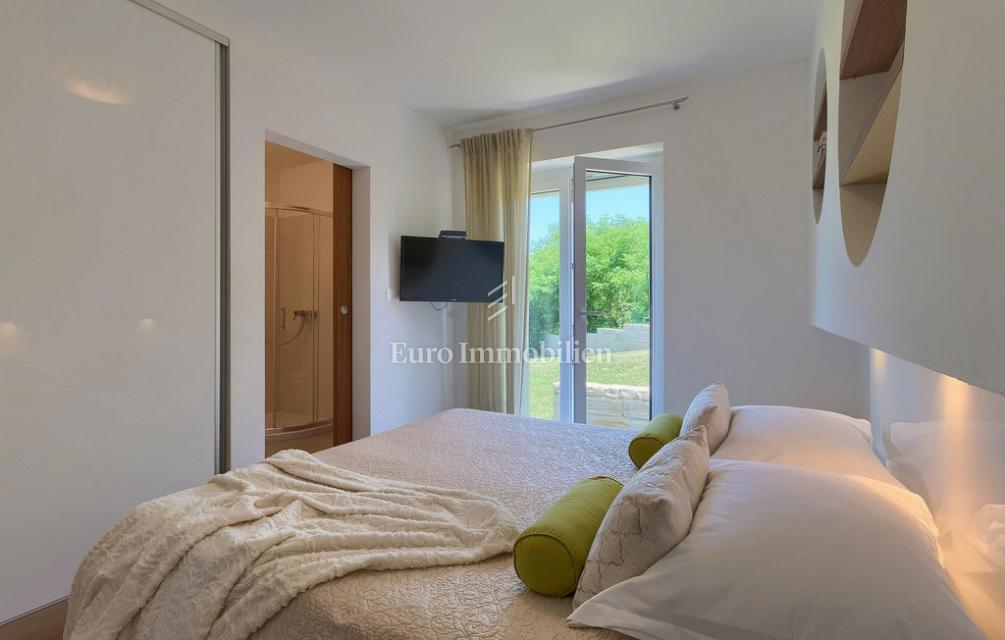 Istria - villa moderna con piscina e ampio giardino