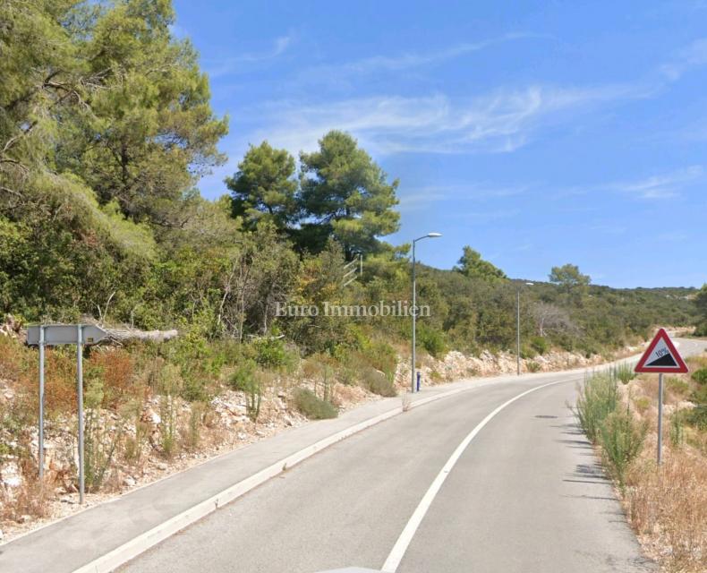 Šolta – terreno ideale per costruzione e investimento